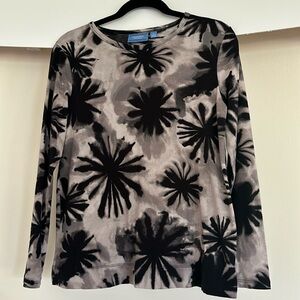 Simply Vera / Vera Wang Long sleeve Shirt .Super Soft and Comfortable!